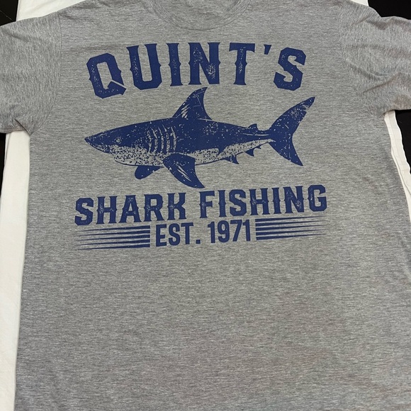 JAWS Quint’s Shark Fishing Amity Island Grey Graphic T Shirt Adult size L - Picture 2 of 7
